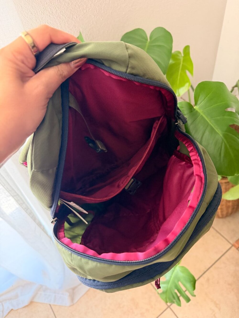 Patagonia Women's Refugio 26L Green Pink Laptop Backpack - Picture 7 of 8